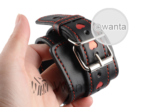 Wanta.co.uk - Toynary SM16 Heart Patterned Leather Handcuffs Black