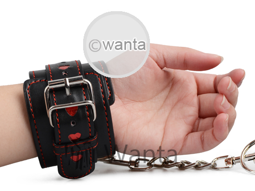 Wanta.co.uk - Toynary SM16 Heart Patterned Leather Handcuffs Black